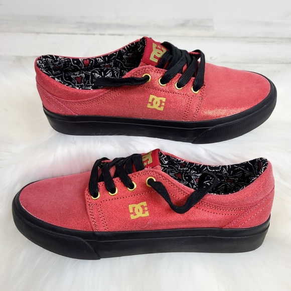 low top dc shoes